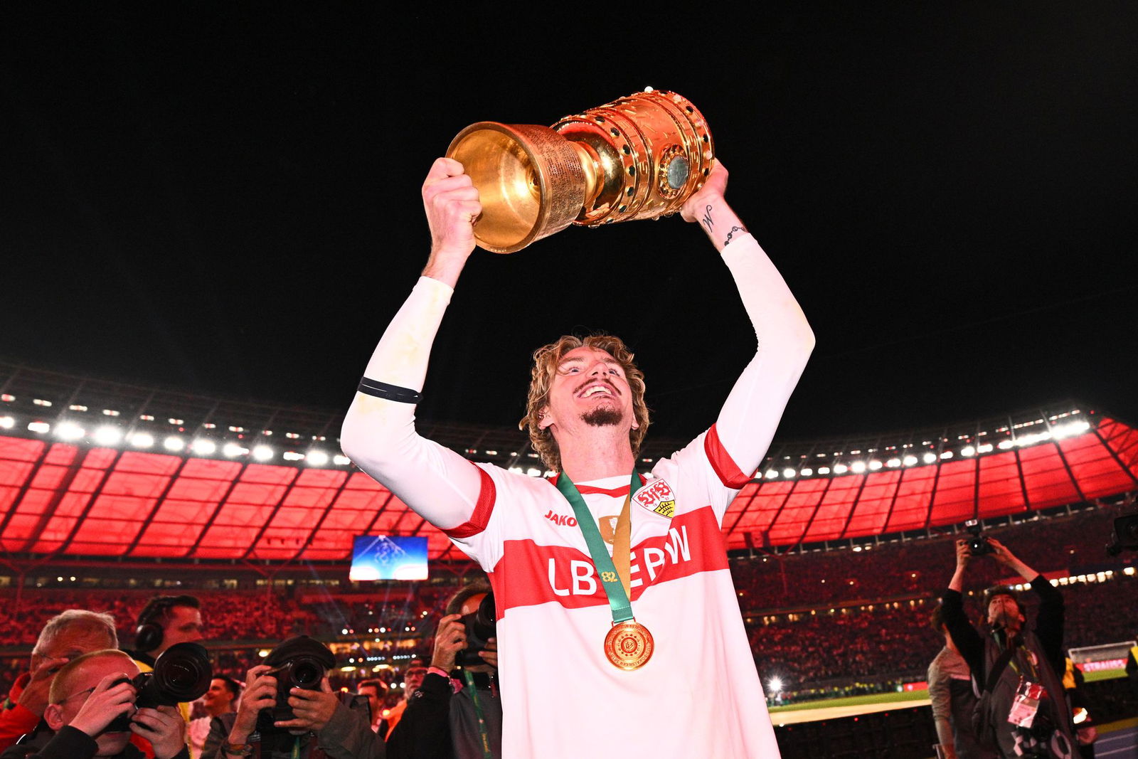 Titelverteidiger Stuttgart legt etwas später los.