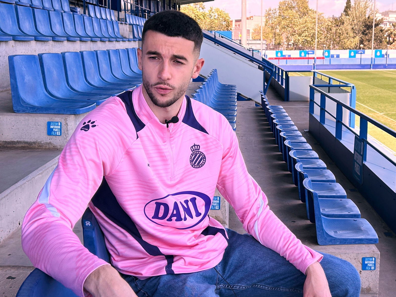 Er ist der neue Konkurrent vor Marc-André ter Stegen.  