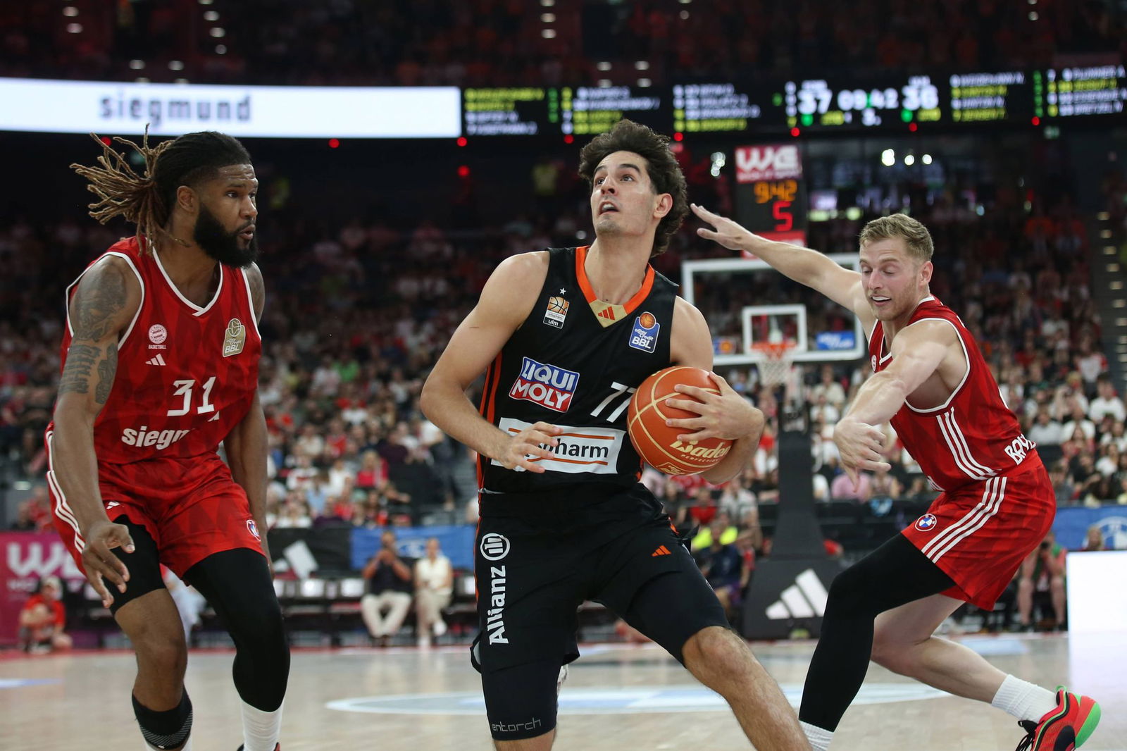 Ben Saraf (M) könnte Ulm gegen Ende der Serie fehlen.