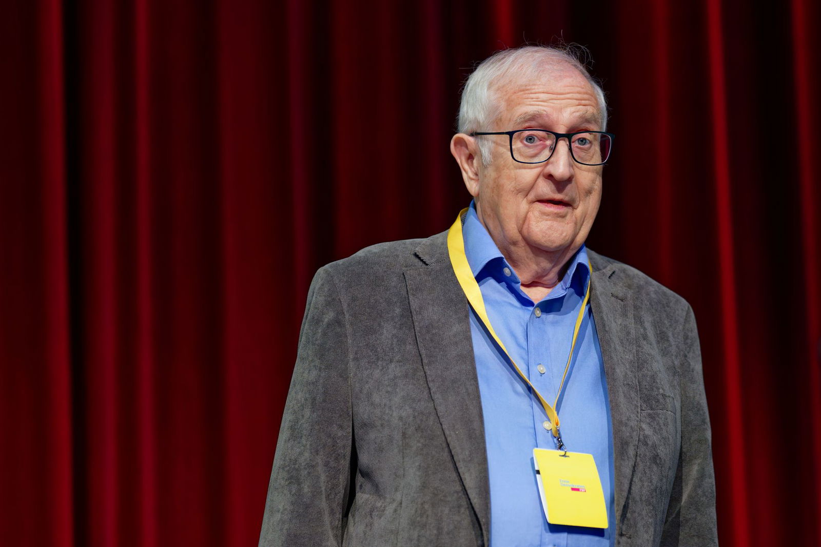 Dem ehemaligen FDP-Landesvorsitzenden Rainer Brüderle gratulierte die Versammlung zum jüngst gefeierten 80. Geburtstag.