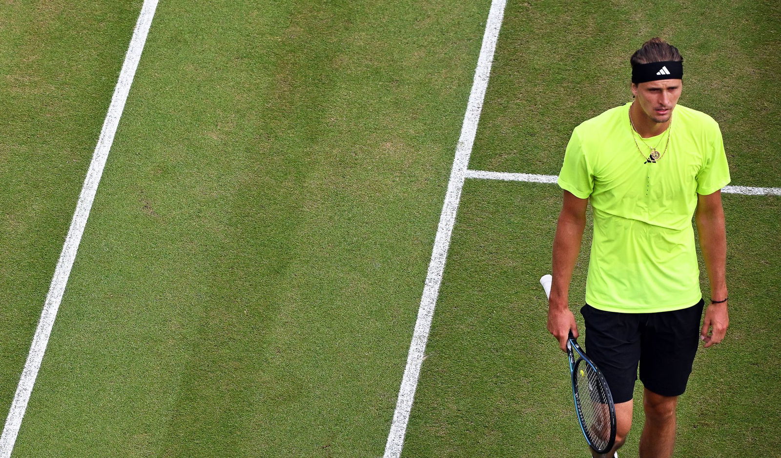 Alexander Zverev verlor den ersten Satz gegen Taylor Fritz nach einem schwächeren Aufschlagspiel.