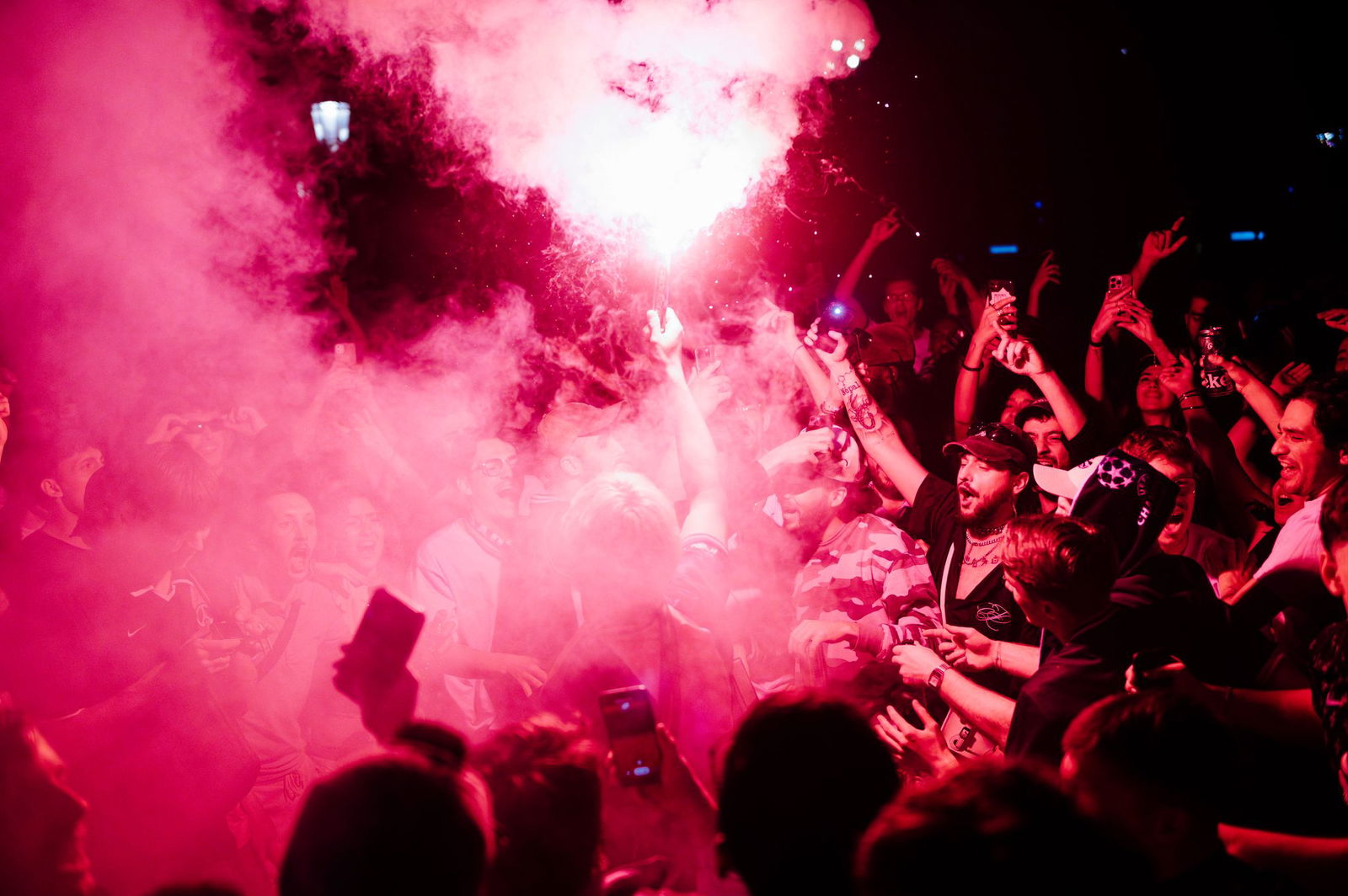Die Polizei nahm Hunderte Menschen fest, vor allem in Paris.
