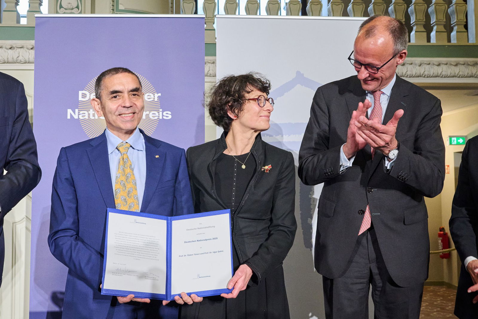 Bundeskanzler Friedrich Merz würdigte in seiner Laudatio den «außergewöhnlichen Mut» der beiden Biontech-Gründer Ugur Sahin und Özlem Türeci. 