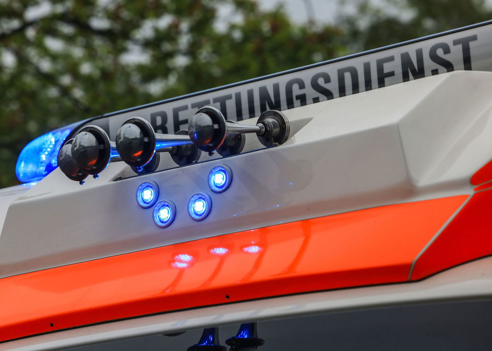 Ein Kind und ein Rennradfahrer haben sich bei einem Zusammenstoß in Walzbachtal schwer verletzt. (Symbolbild)