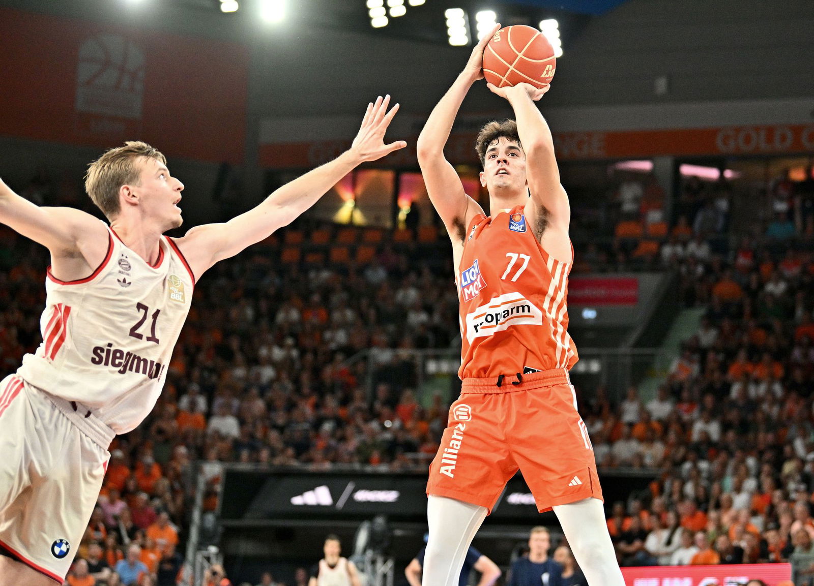 Ben Saraf (r.) stand Ulm trotz des anstehenden NBA-Drafts zur Verfügung.