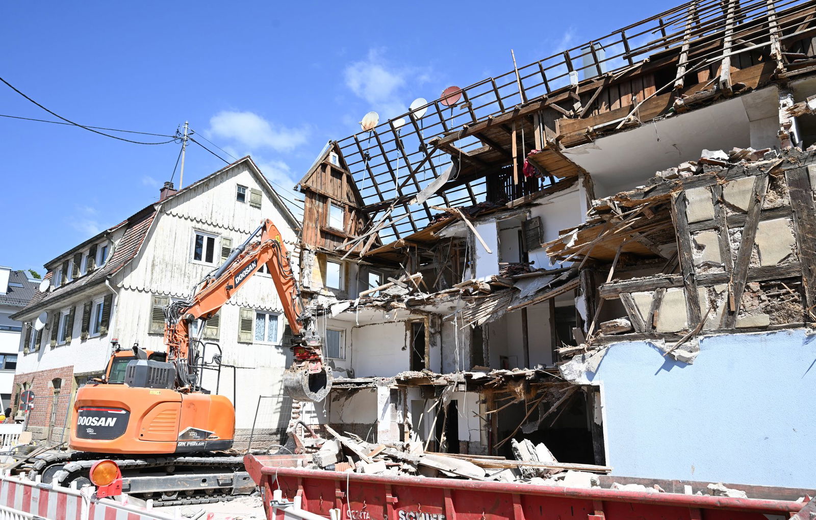 Das Hochwasser vor einem Jahr hat in der Gemeinde Rudersberg bei Stuttgart einen Schaden von mindestens 150 Millionen Euro verursacht.