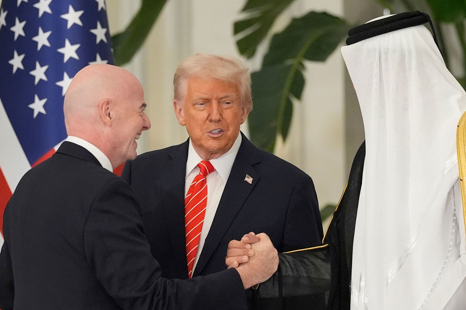 FIFA-Chef Infantino hält enge Bande zum US-Präsdienten und nach Saudi-Arabien. 
