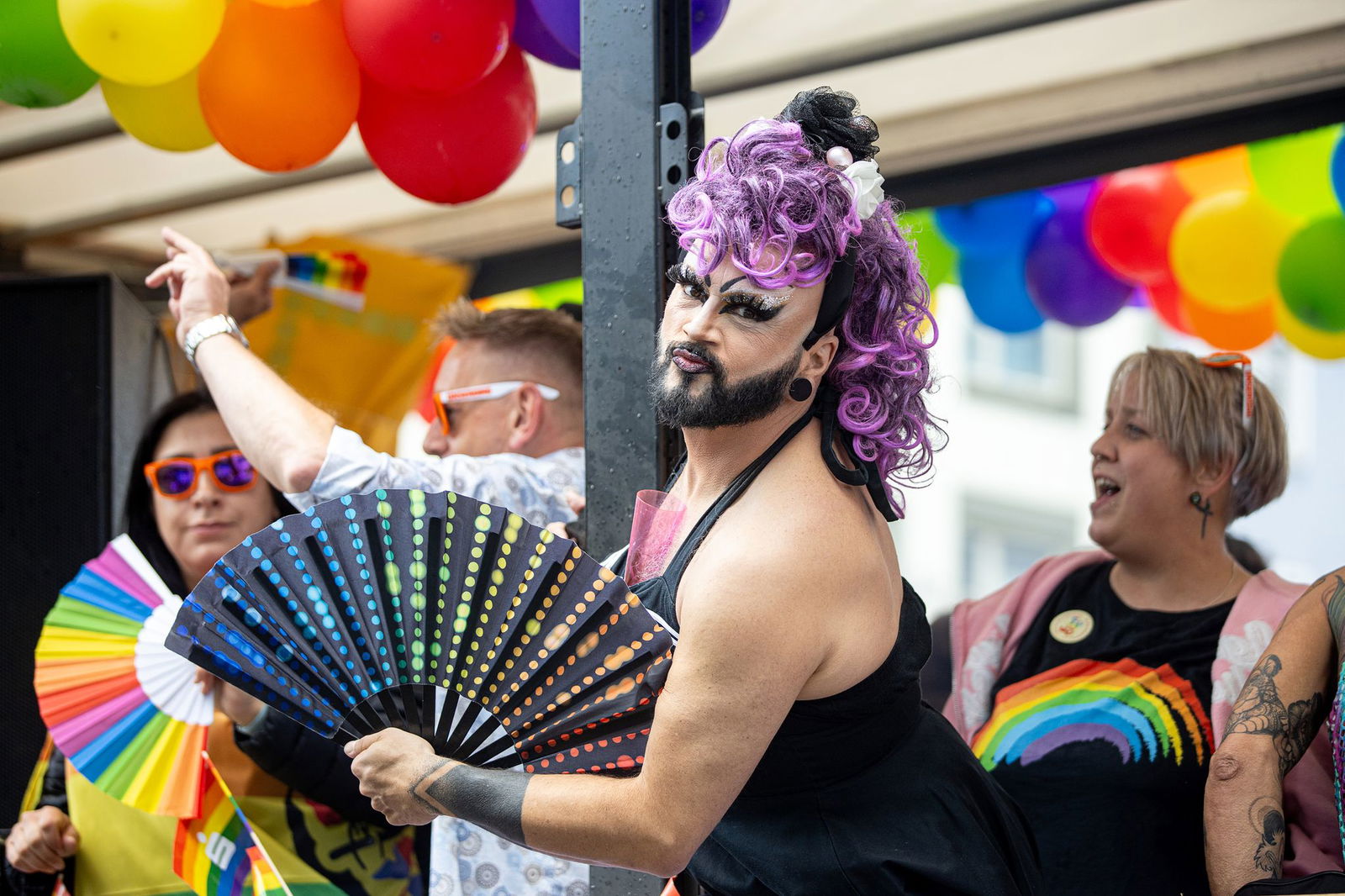 Laut und bunt feierten die Teilnehmer bei der Parade am Sonntag.