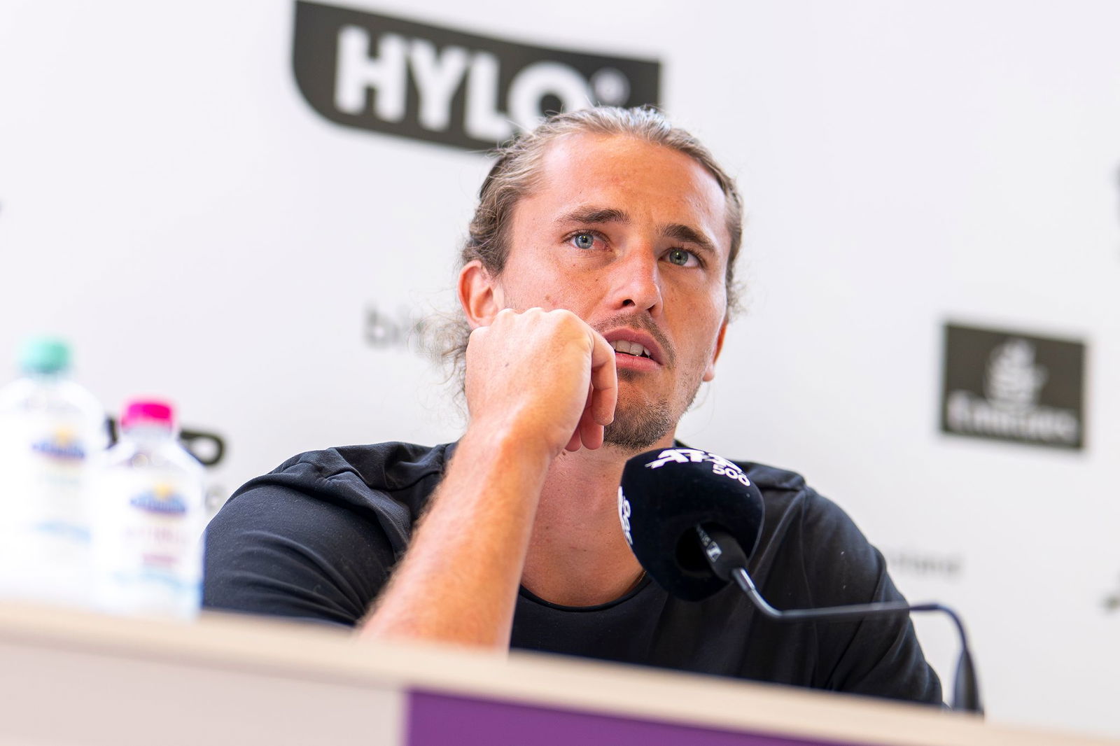 Alexander Zverev spricht vor seinem ersten Auftritt beim Rasenturnier in Halle/Westfalen