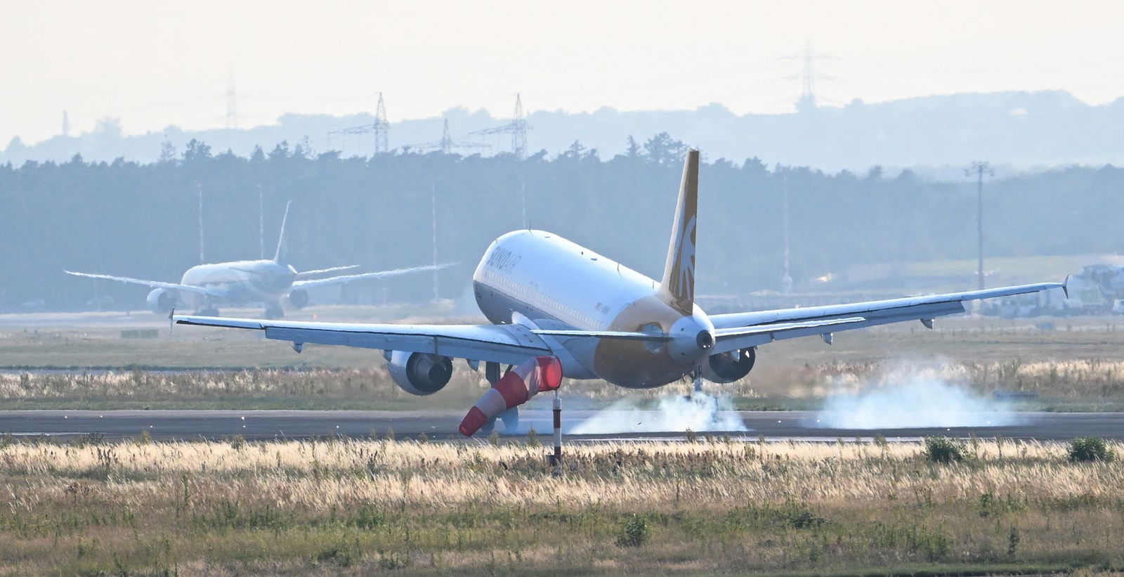 Ein Sonderflug hat 171 aus Israel ausgereiste Deutsche samt nächsten Angehörigen nach Frankfurt gebracht. 