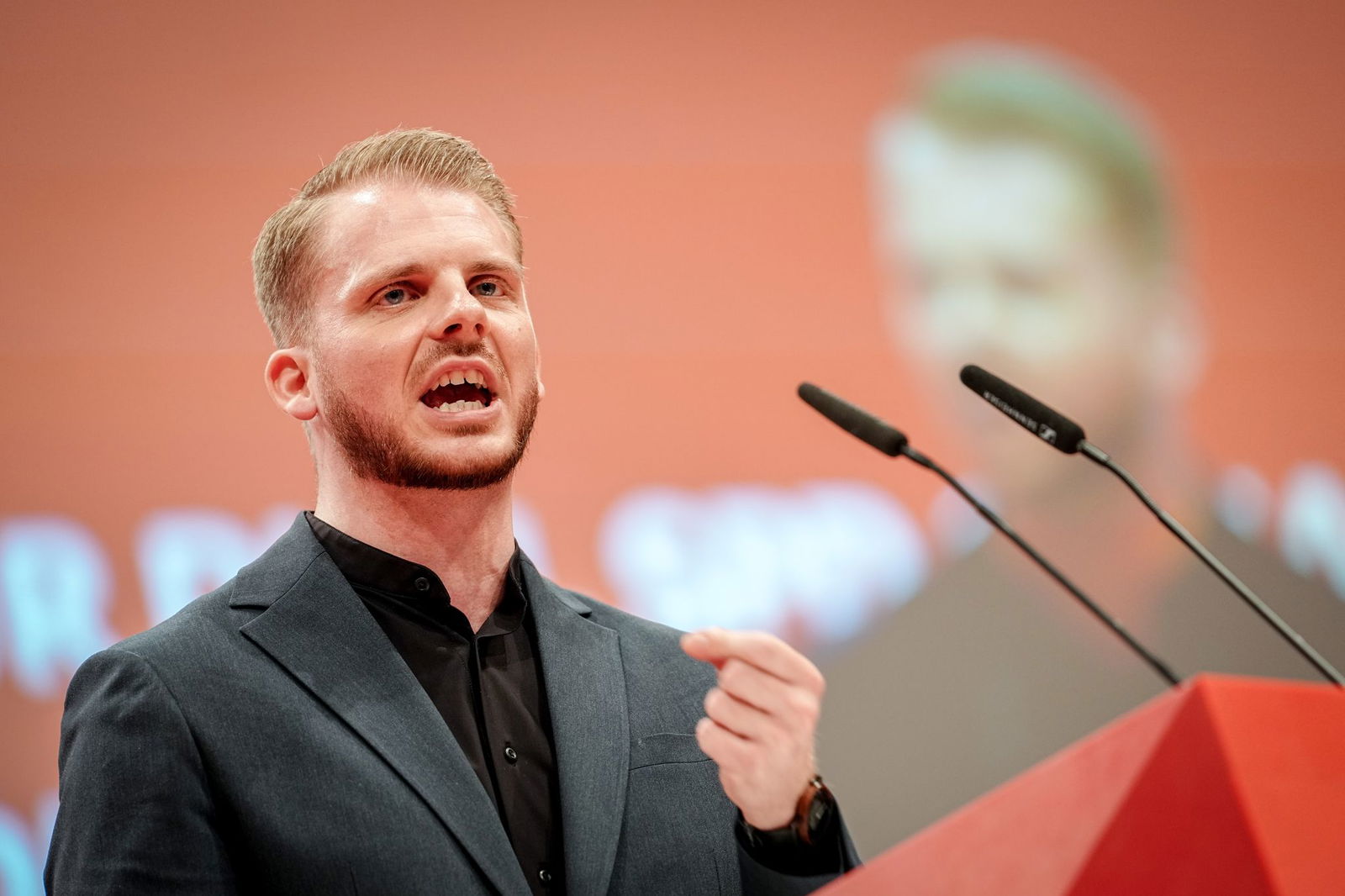 Klüssendorf rückt als Generalsekretär in die SPD-Spitze auf. 