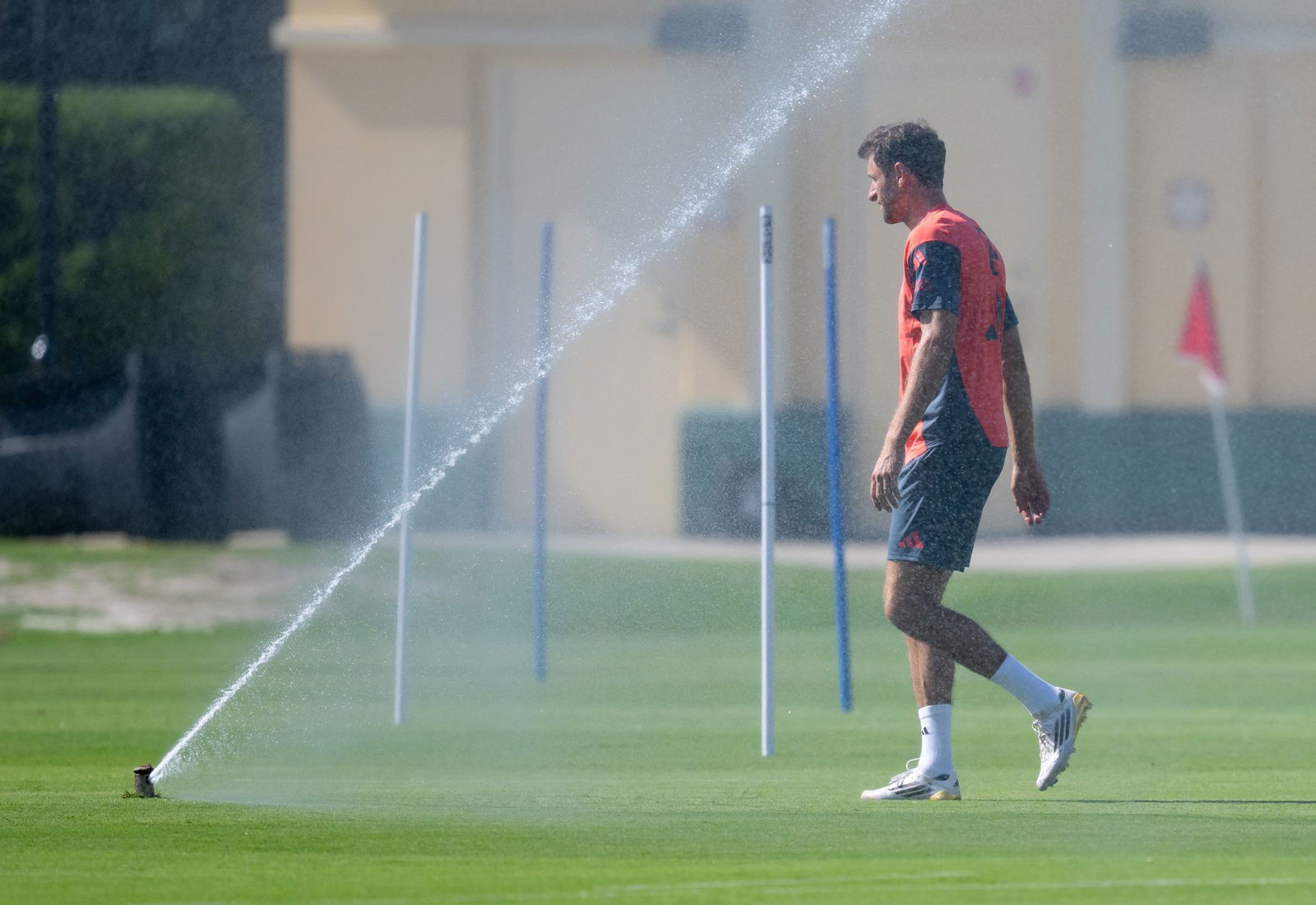 Bloß keine kalte Dusche zum WM-Start: Thomas Müller.