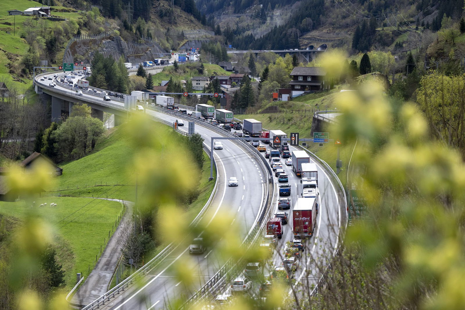 Stau vor dem Gotthardtunnel in der Schweiz ist gerade in den Ferien keine Seltenheit. (Archivbild)