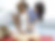 Zwei Frauen üben Herzdruckmassage