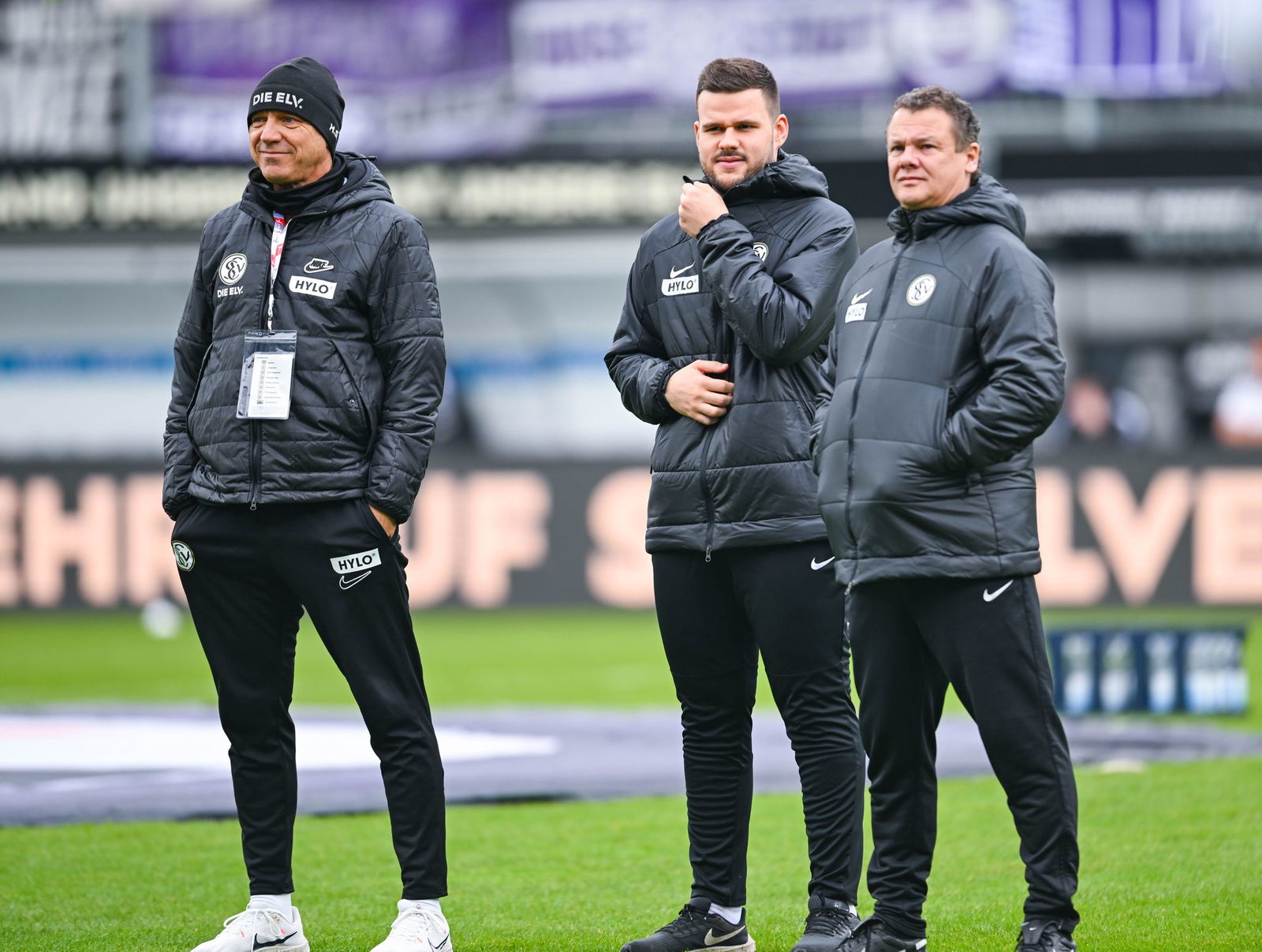 Arbeiten in Bremen weiter zusammen: Werders neuer Trainer Horst Steffen (l) und sein Assistent Raphael Duarte (M) 