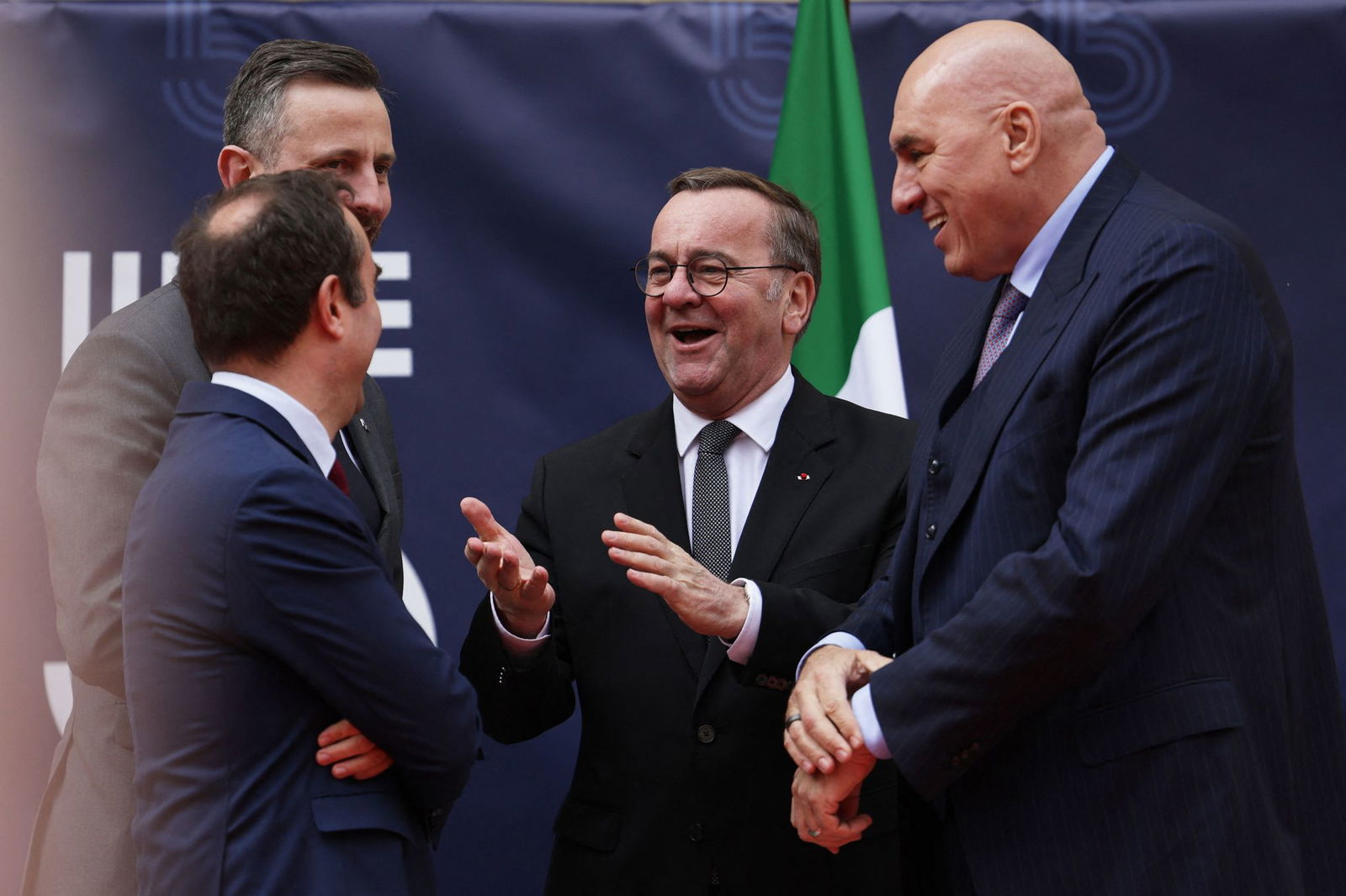 Italiens Verteidigungsminister Guido Crosetto (rechts) bei einem Treffen mit Verteidigungsminister Boris Pistorius (Mitte). (Foto: Archiv)