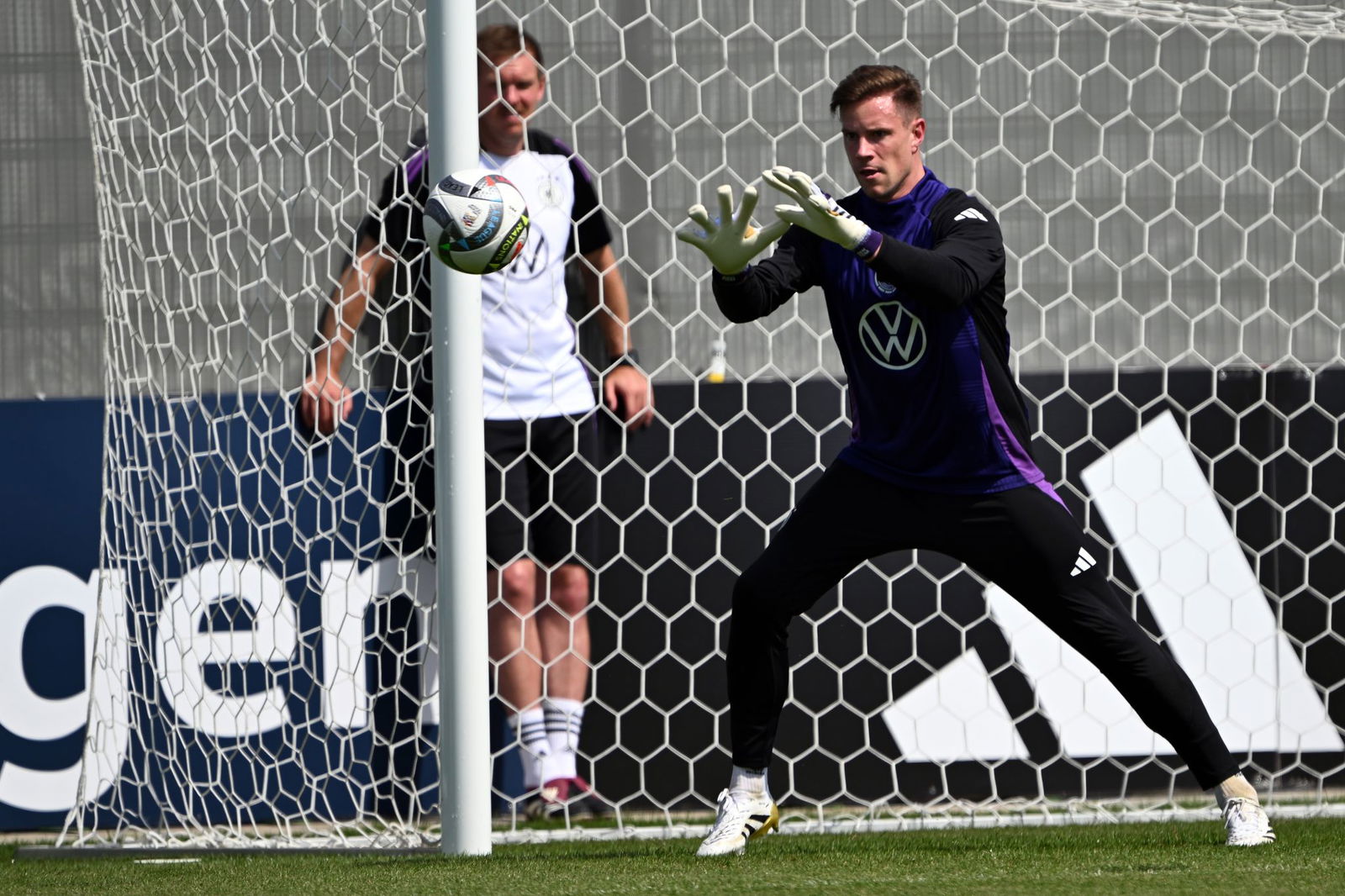Marc-André ter Stegen ist nach seiner langwierigen Knieverletzung gleich wieder die Nummer eins im Nationalteam.
