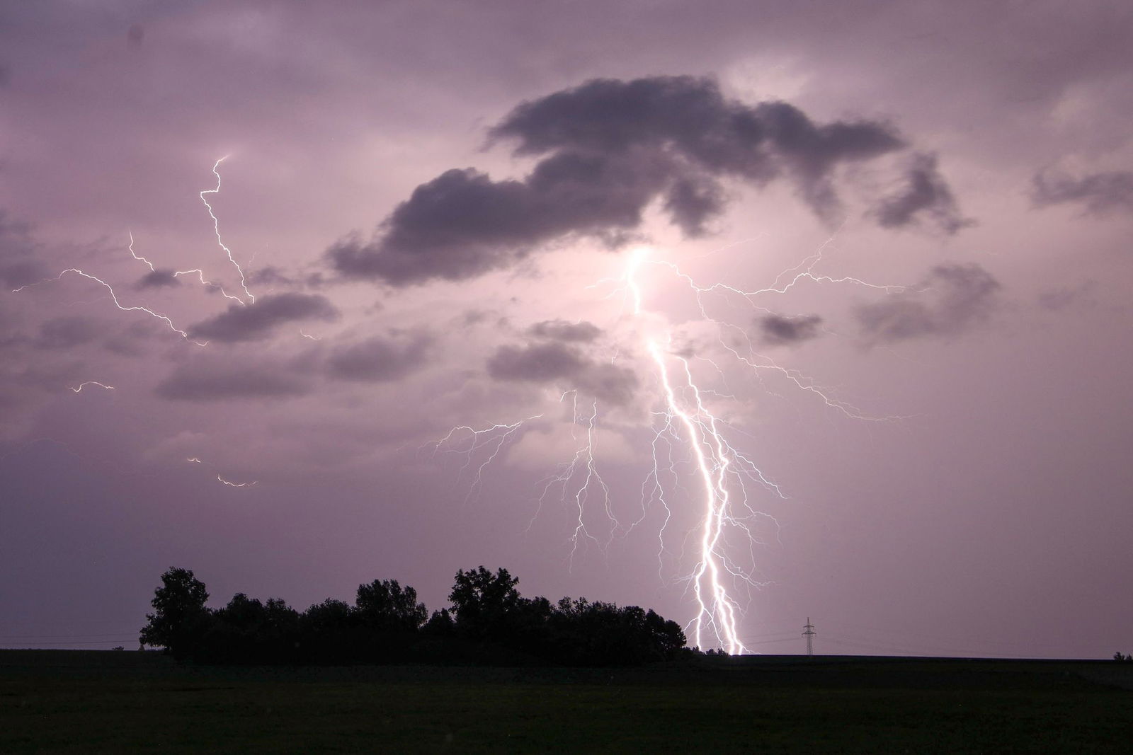 Heute rechnen die Meteorologen mit einzelnen kräftigen Gewittern. 