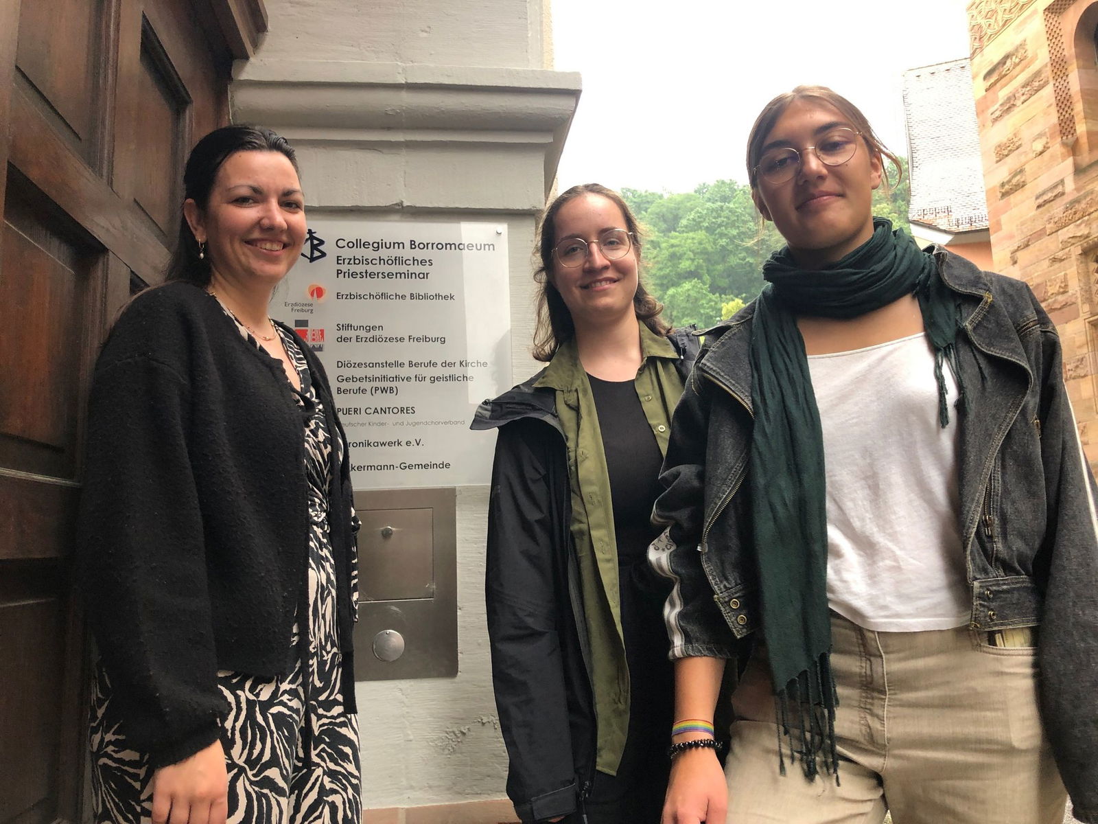 Freiburger Theologiestudentinnen haben sich mit Weihbischof Christian Würtz getroffen. 