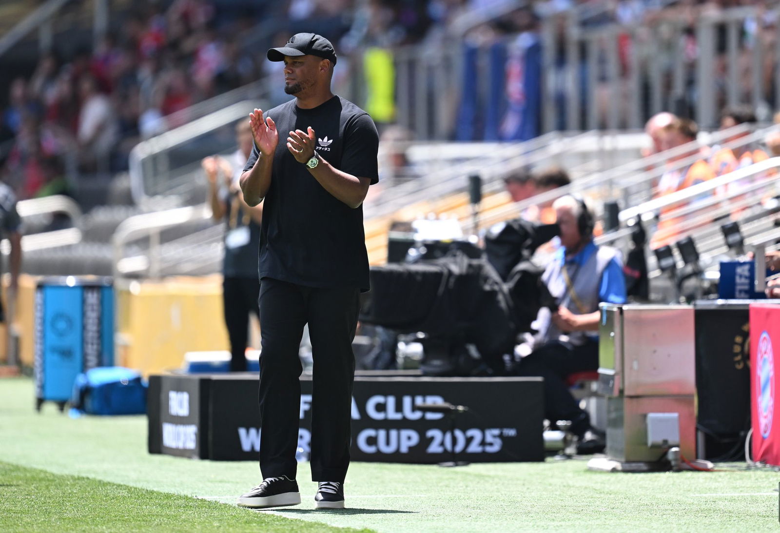 Applaus für seine torhungrigen Spieler: Vincent Kompany.