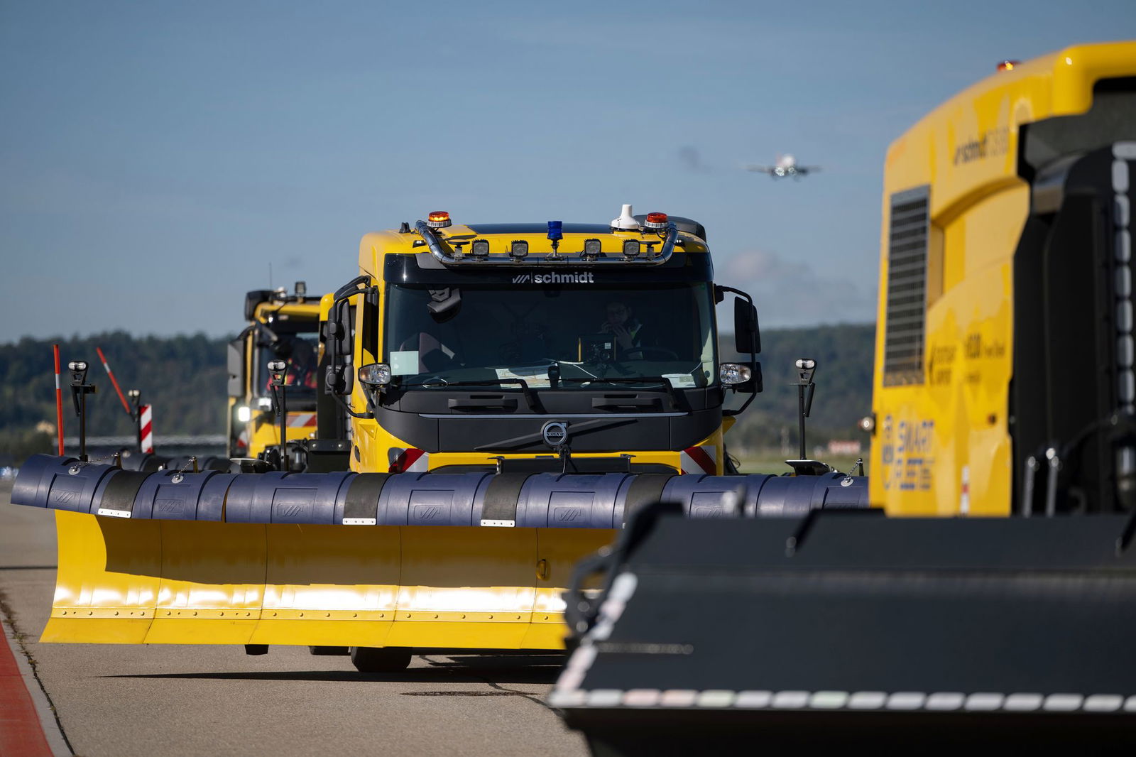 Selbstfahrende Schneepflüge könnten nach Einschätzung eines großen Herstellers in einigen Jahren eingesetzt werden. (Archivbild)