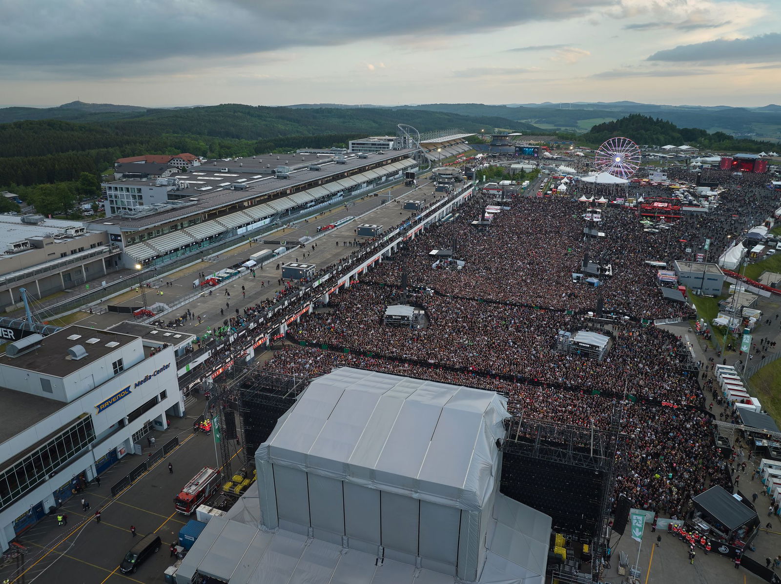 Dieses Jahr werden 90.000 Menschen bei Rock am Ring erwartet. (Archivbild)