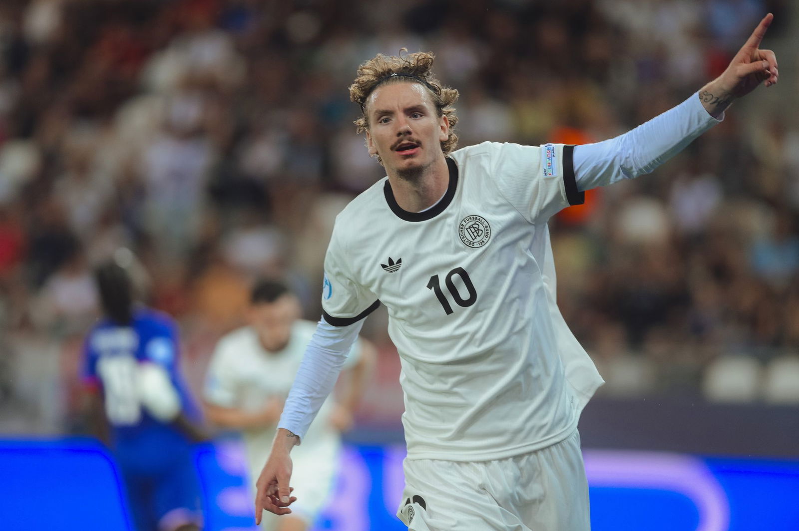 Jubelt Nick Woltemade bald im Trikot des FC Bayern?