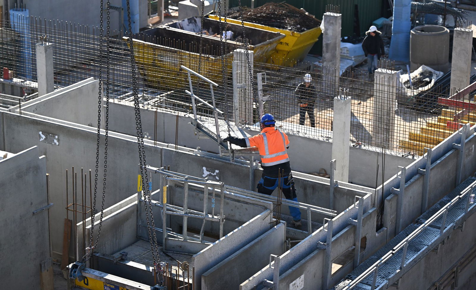 Das Bauen und Umbauen von Sozialwohnungen soll im Saarland einfacher werden und schneller gehen. (Symbolbild)