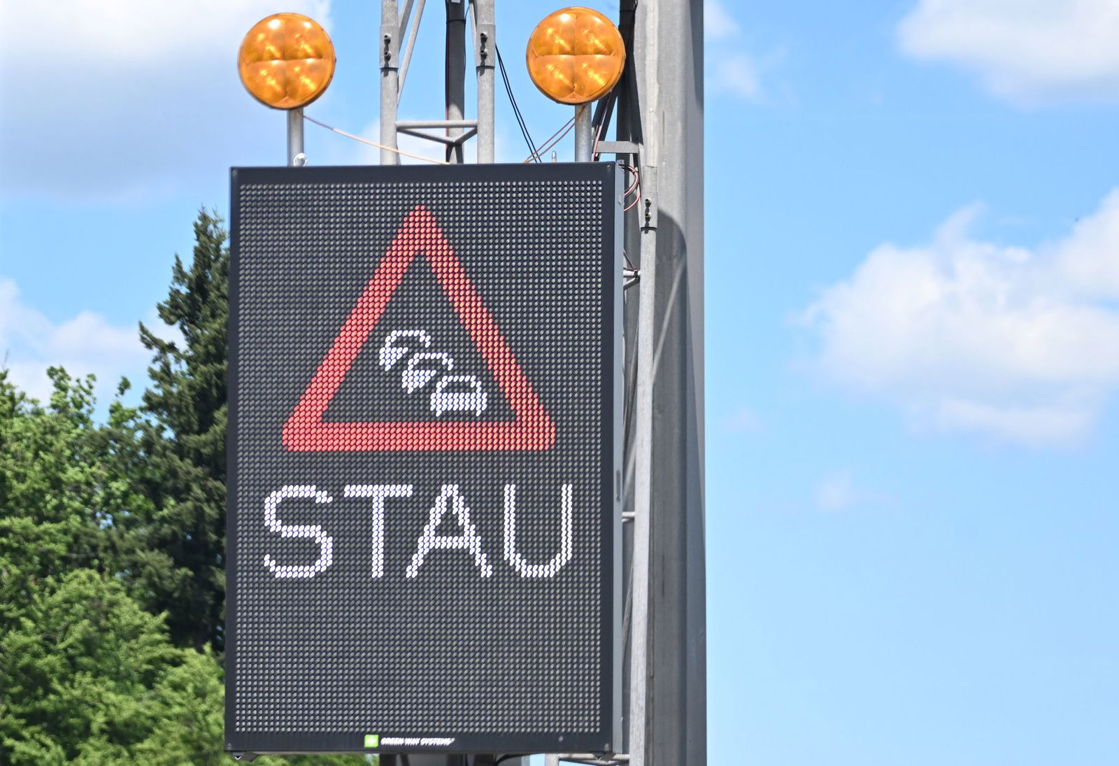 Hochbetrieb auf den Autobahnen: Rund um das lange Pfingstwochenende ist mit starkem Verkehr und einer erhöhten Staugefahr zu rechnen.