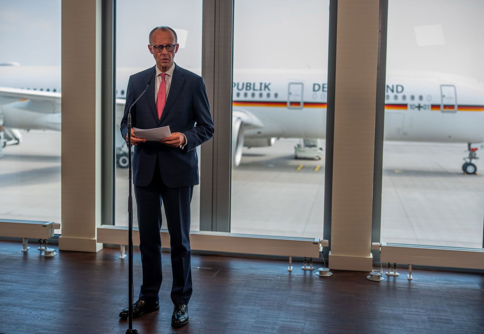 Bundeskanzler Merz fliegt zum G7-Gipfel - und dort wird auch die Eskalation im Konflikt zwischen Israel und dem Iran wei oben auf der Agenda stehen.