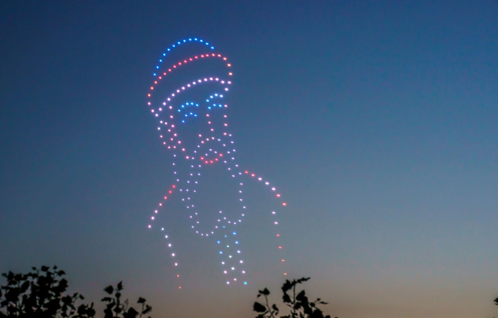Das Stadtfest Johannisnacht wurde erstmals mit einer Drohnen-Licht-Show anstelle des bisher üblichen Feuerwerks abgeschlossen. 