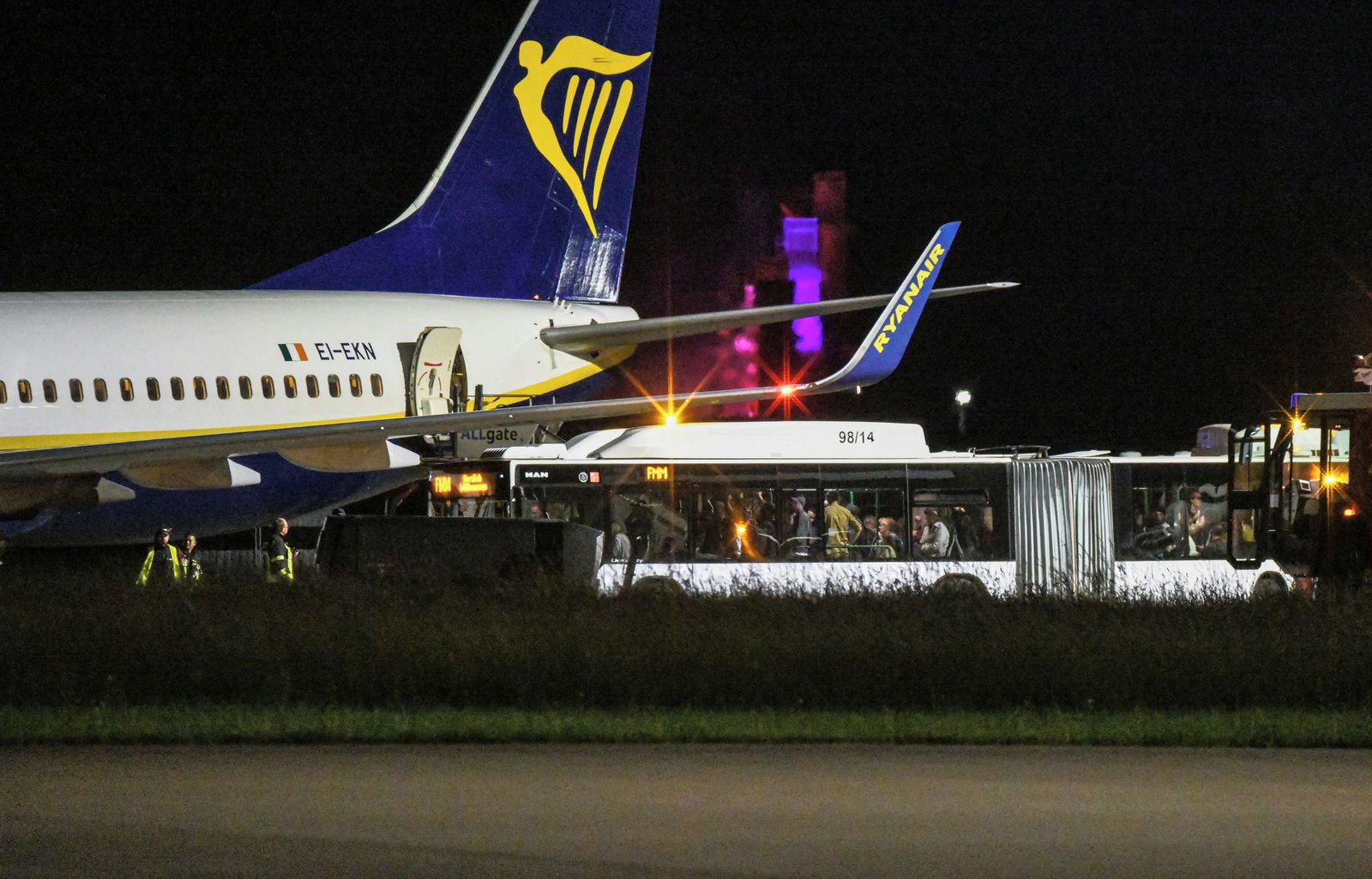Acht Menschen zogen sich während der Turbulenzen in dem Flugzeug auf dem Weg nach Mailand Verletzungen zu.