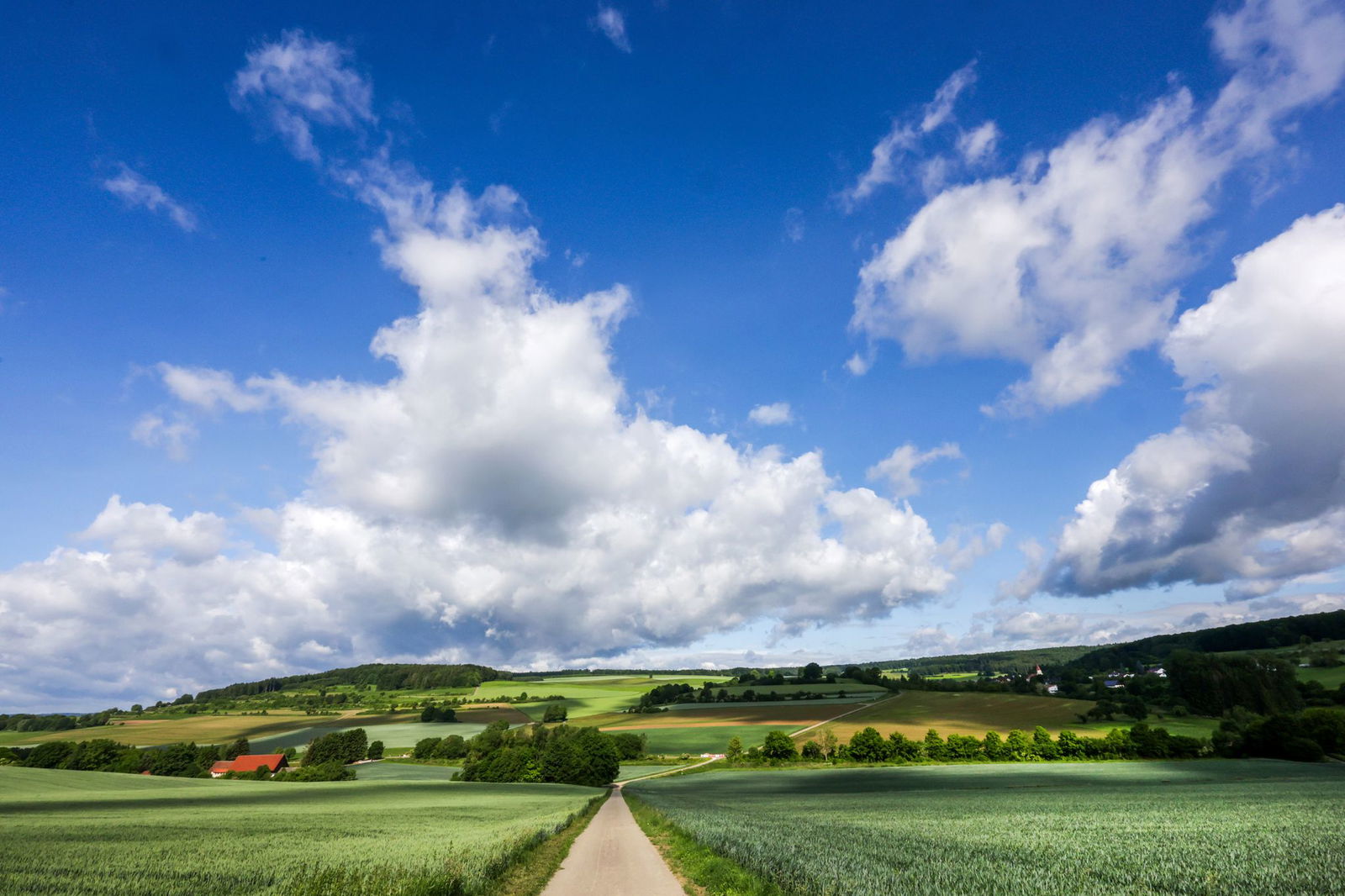Blauer Himmel, Sonne und nur noch wenige Wolken: So lautet die Prognose für den Südwesten nach dem langen Wochenende. 