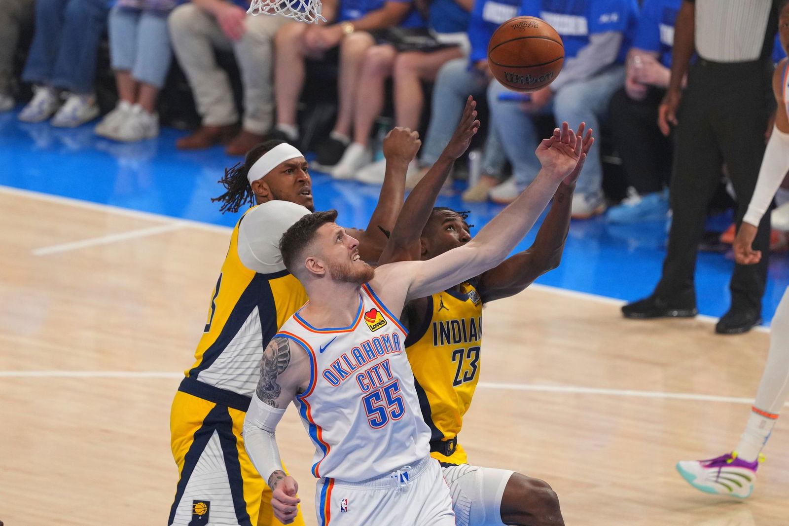 Voller Körpereinsatz: Hartenstein (l) und Nesmith schenkten sich gar nichts. 