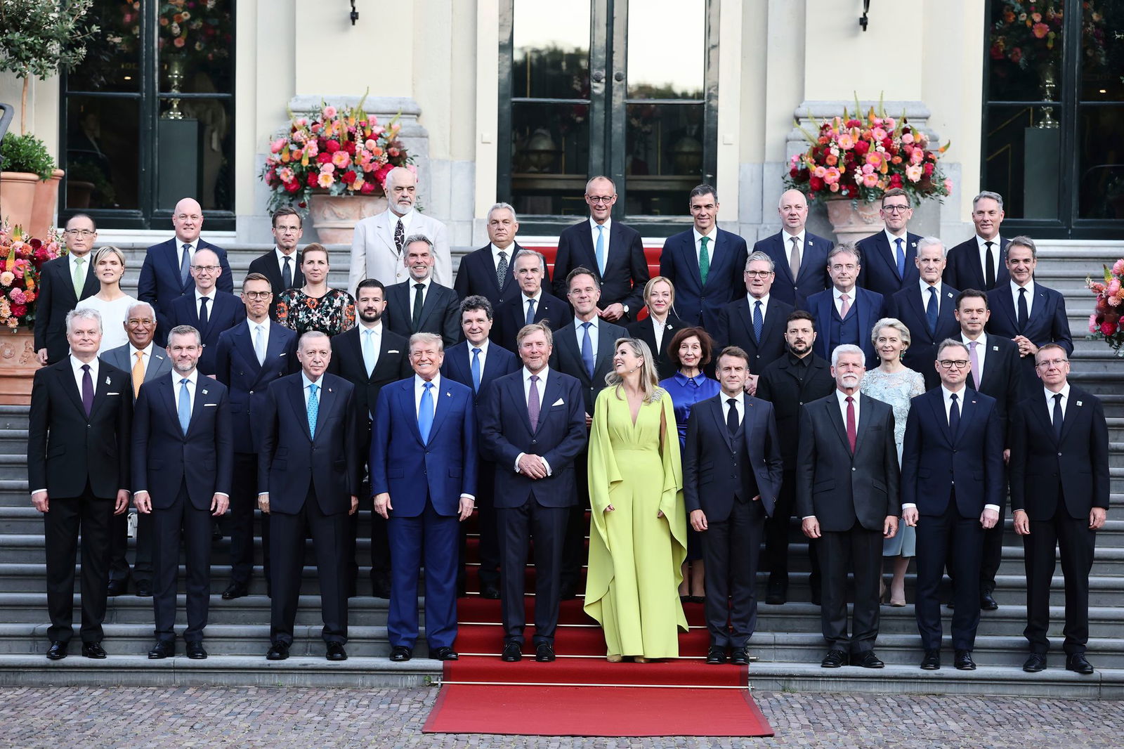 Direkt neben dem König: Donald Trump.