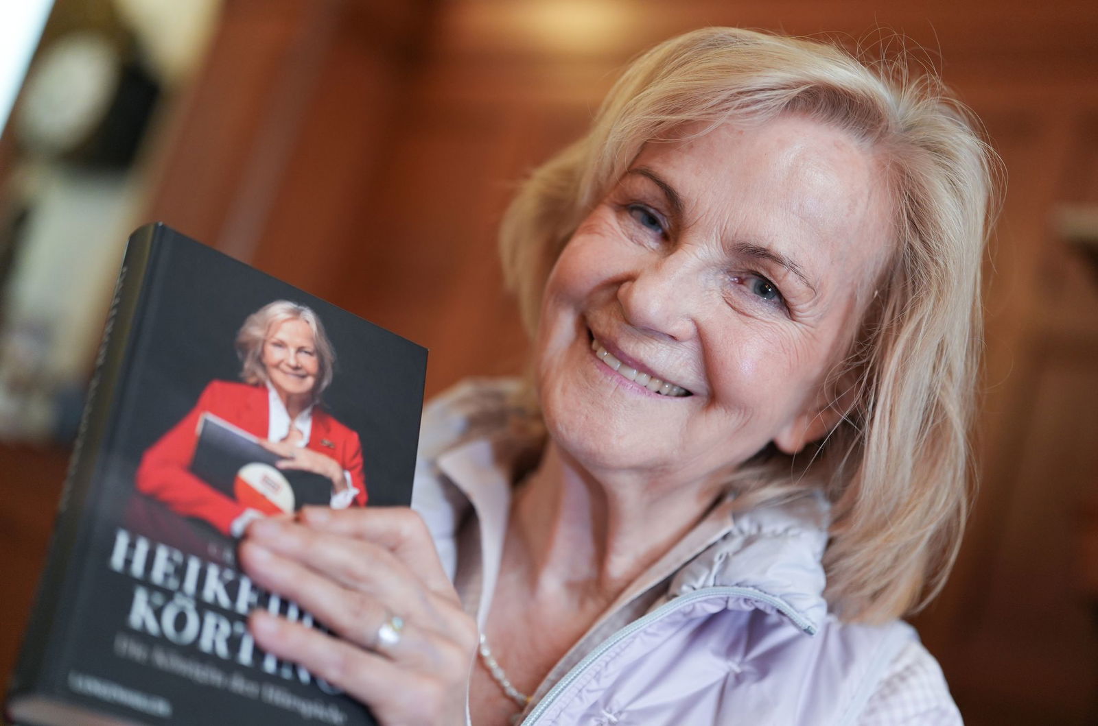 Heikedine Körting mit ihrer Biografie.