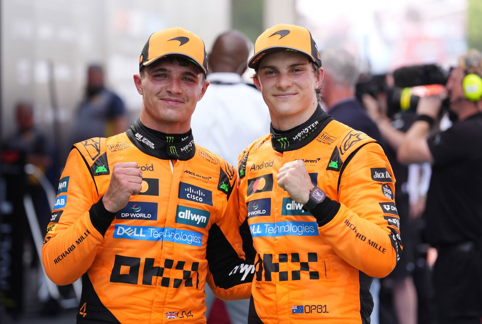 Oscar Piastri (rechts) und Lando Norris führen weiter in der Gesamtwertung.