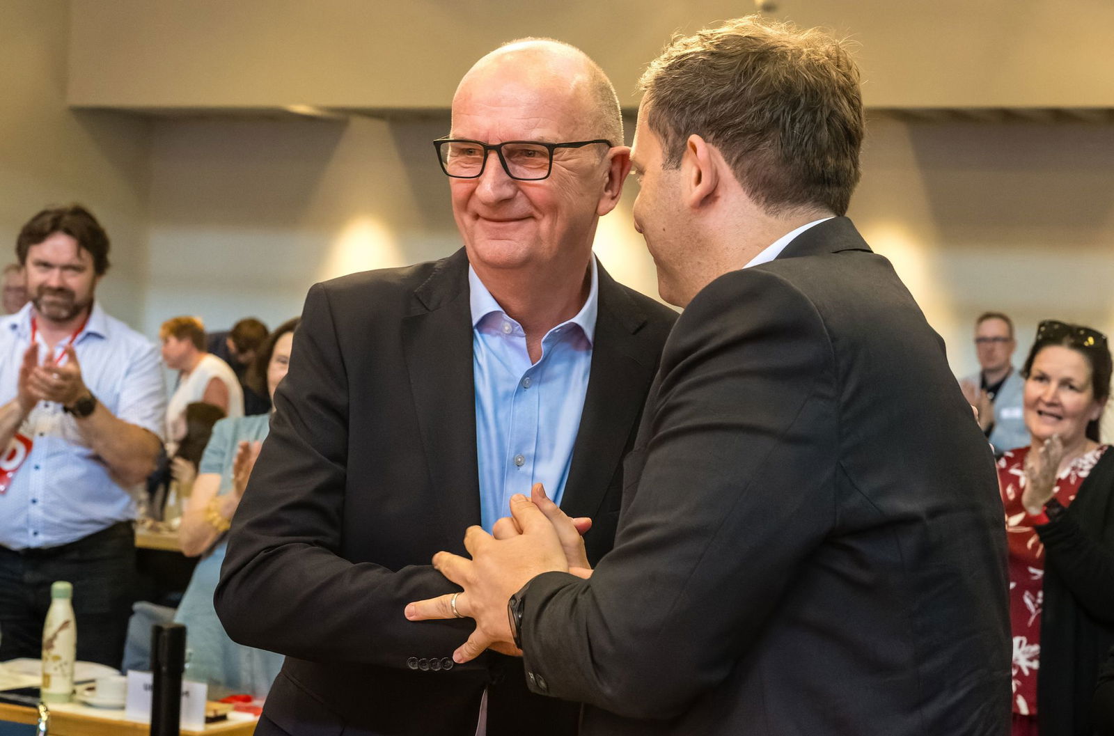 Brandenburgs Ministerpräsident Dietmar Woidke ist als SPD-Landeschef wiedergewählt.