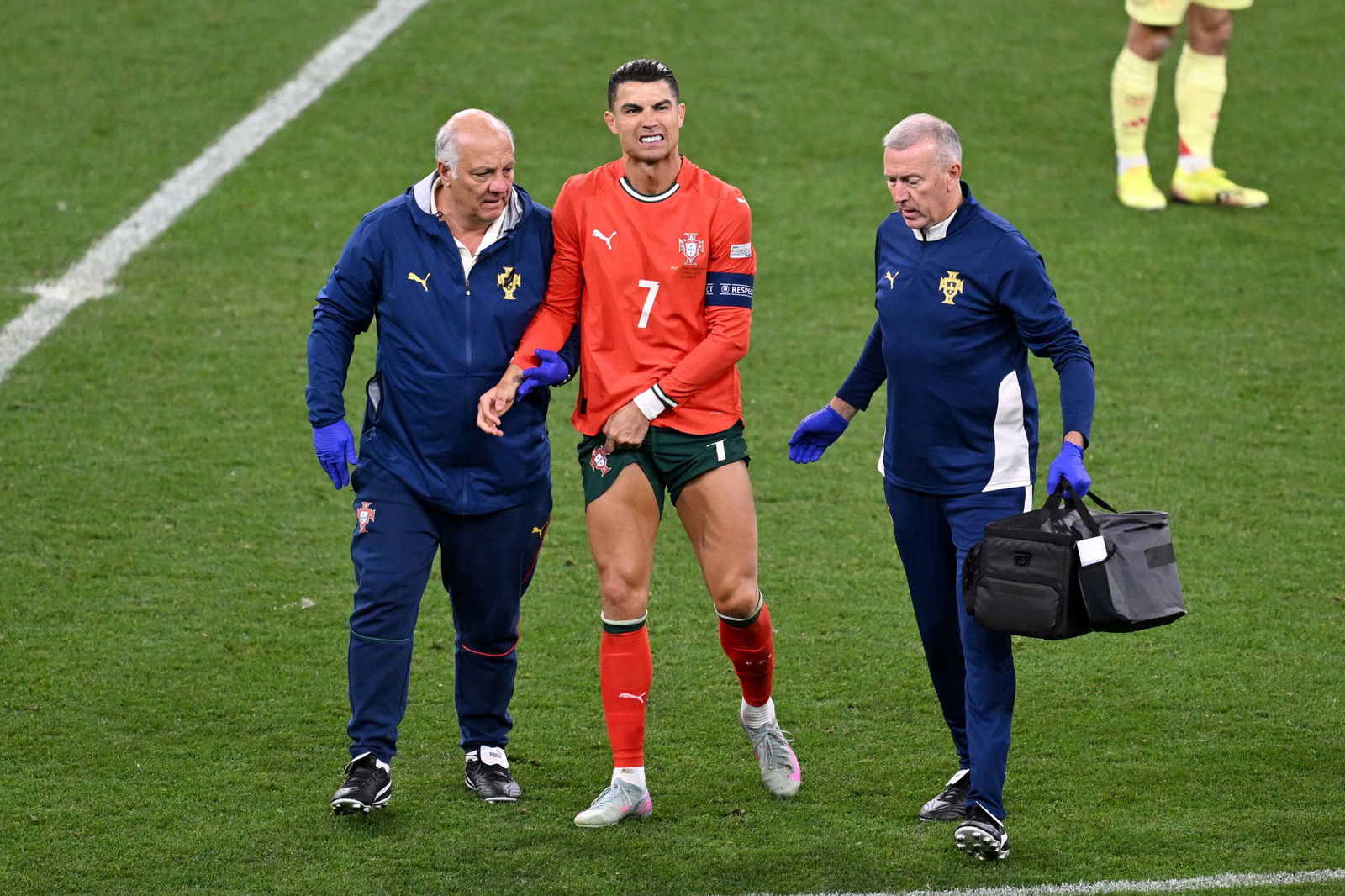 Angeschlagen ausgewechselt: Ronaldo kurz vor Beginn der Verlängerung.