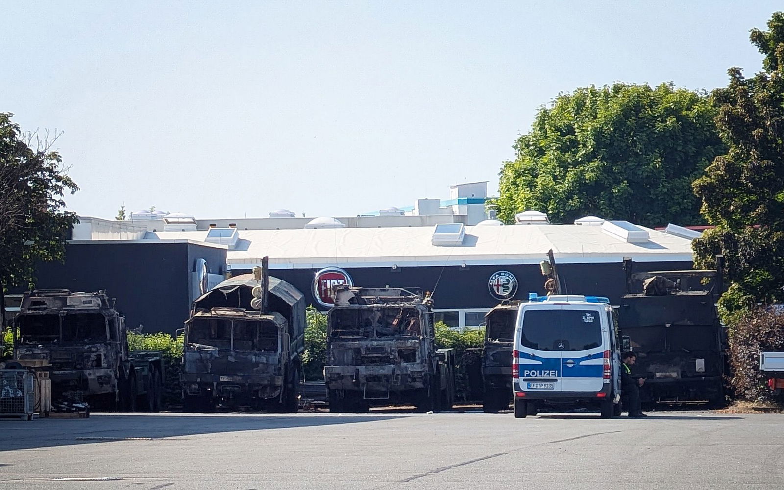 Sechs Bundeswehr-Fahrzeuge sind am Samstagabend in Erfurt in Brand geraten. (Archivbild)