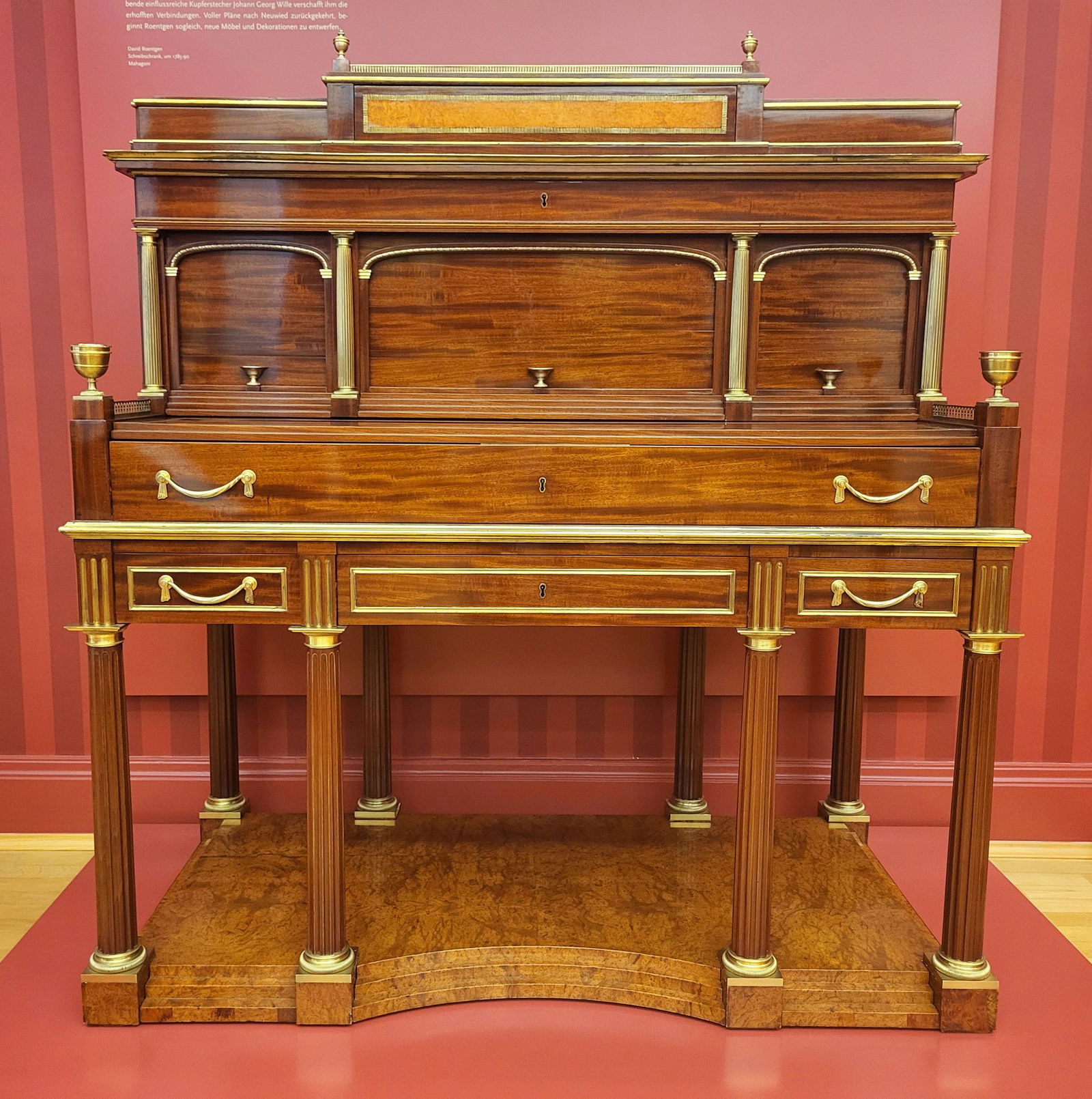 Das Möbel wurde 1940 vom Roentgen-Museum in Neuwied erworben. (Handout)