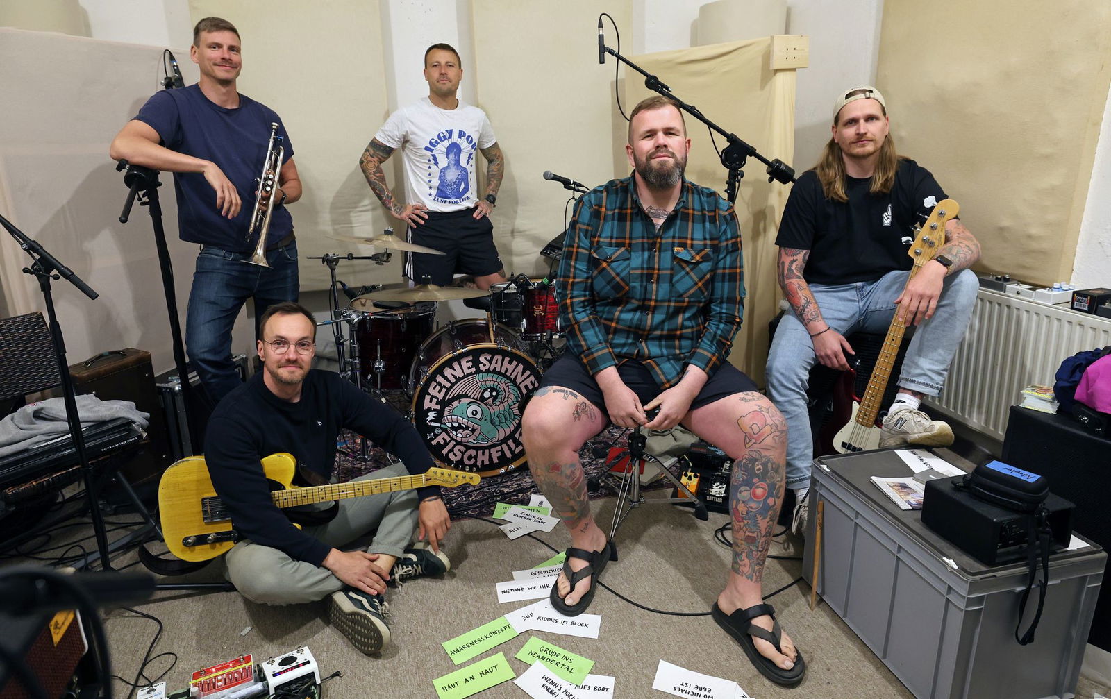 Feine Sahne Fischfilet in ihrem Proberaum. Das neueste Album der Band schoss auf Rang eins. (Archivbild).