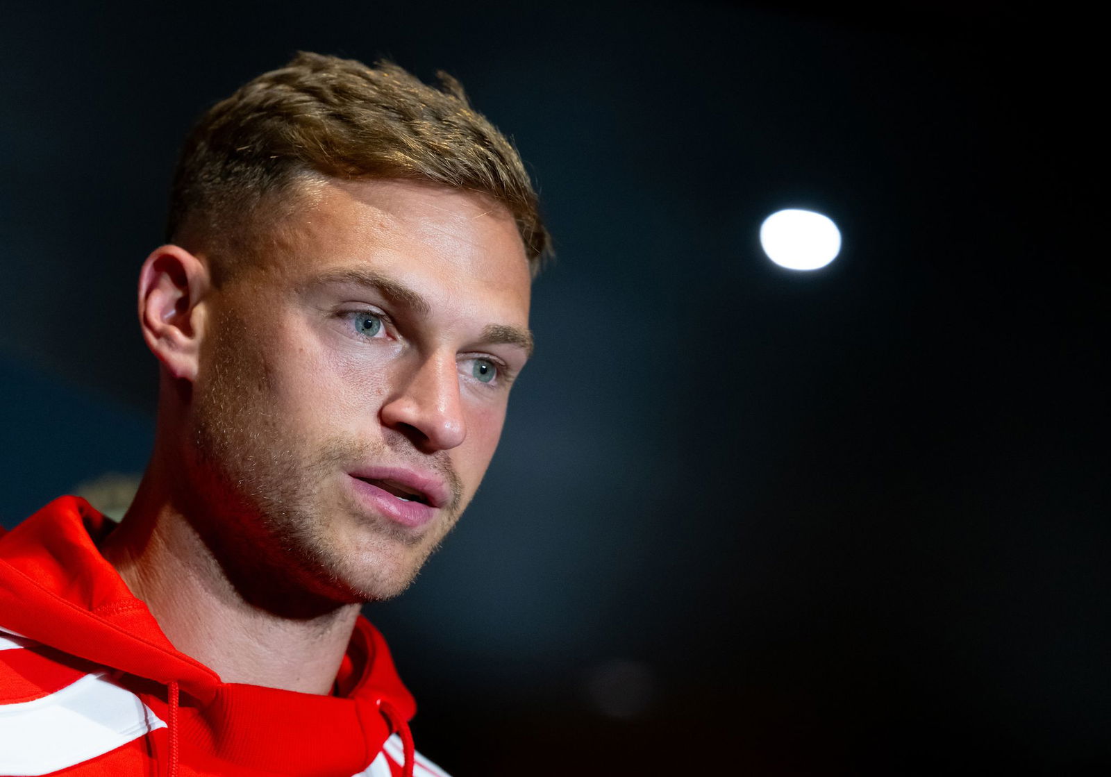 Joshua Kimmich äußert sich vor dem Auftaktspiel gegen Auckland in Cincinnati auch zu Transferaufgaben des FC Bayern.