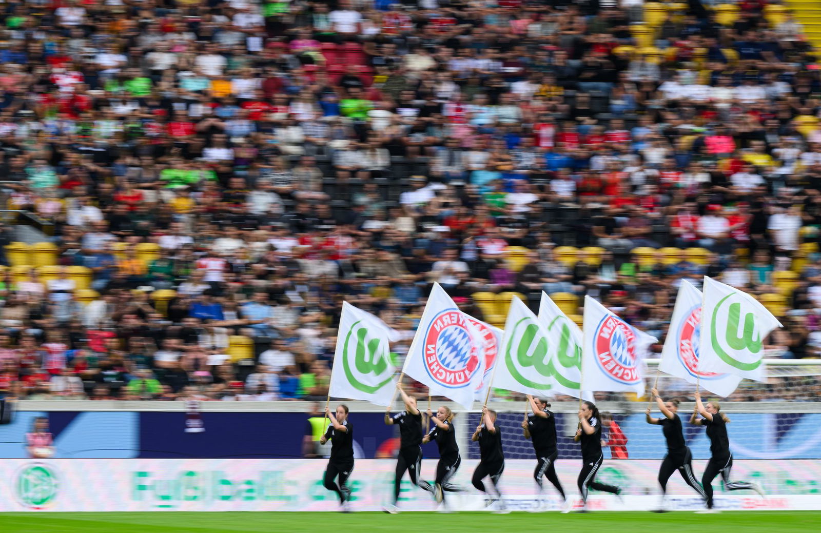 Wie im Vorjahr spielen Bayern München und der VfL Wolfsburg um den Supercup im Frauenfußball.