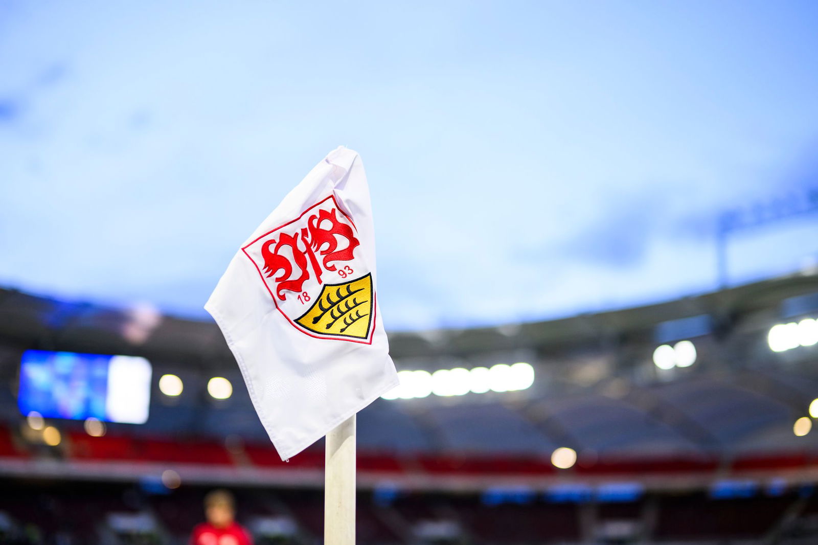 Der Rücktritt von Beate Beck-Deharde aus dem Aufsichtsratsmitglied wird beim VfB Stuttgart von Vorwürfen begleitet.