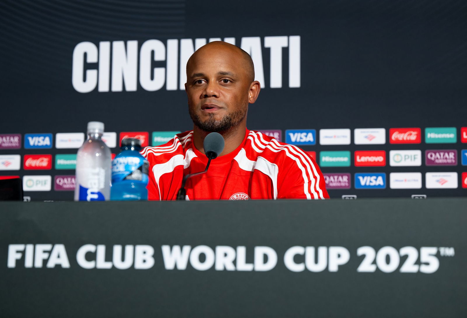 Für Bayern-Trainer Vincent Kompany ist Leroy Sané in der ersten Phase der Club-WM noch «wichtig».