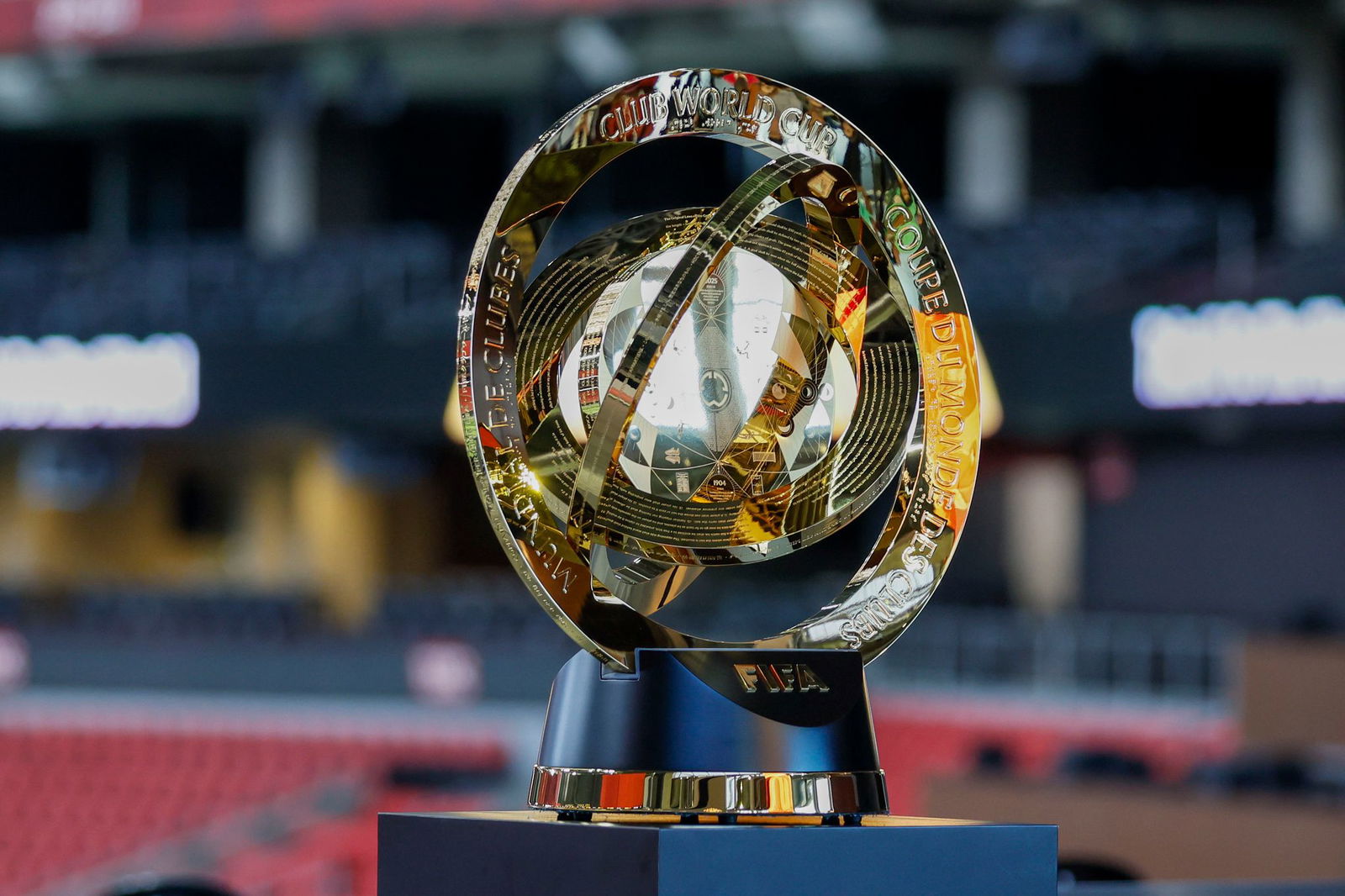 Die Trophäe für den Finalsieger am 13. Juli.