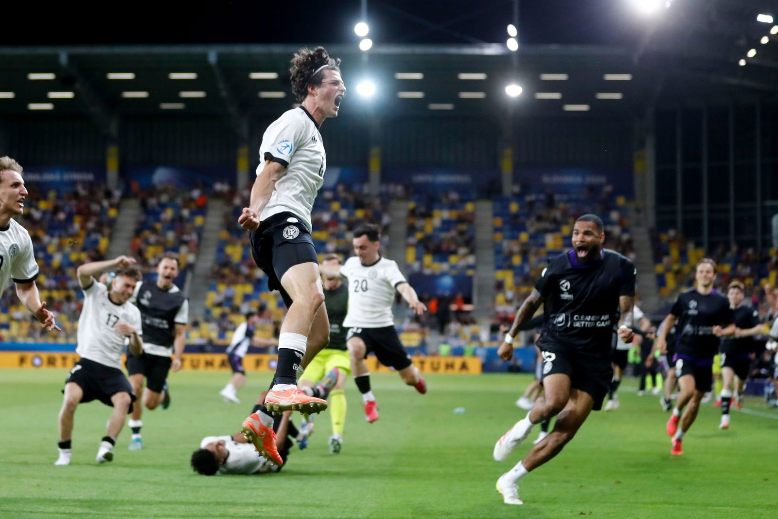 Die deutsche U21 jubelt über den Halbfinal-Einzug.