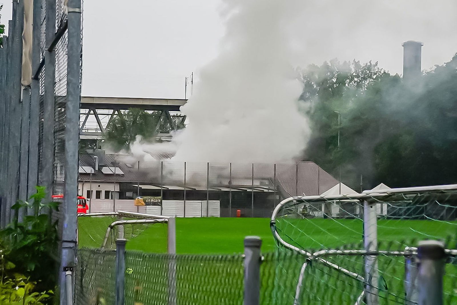 Der Brand konnte laut Feuerwehr binnen 30 Minuten gelöscht werden.