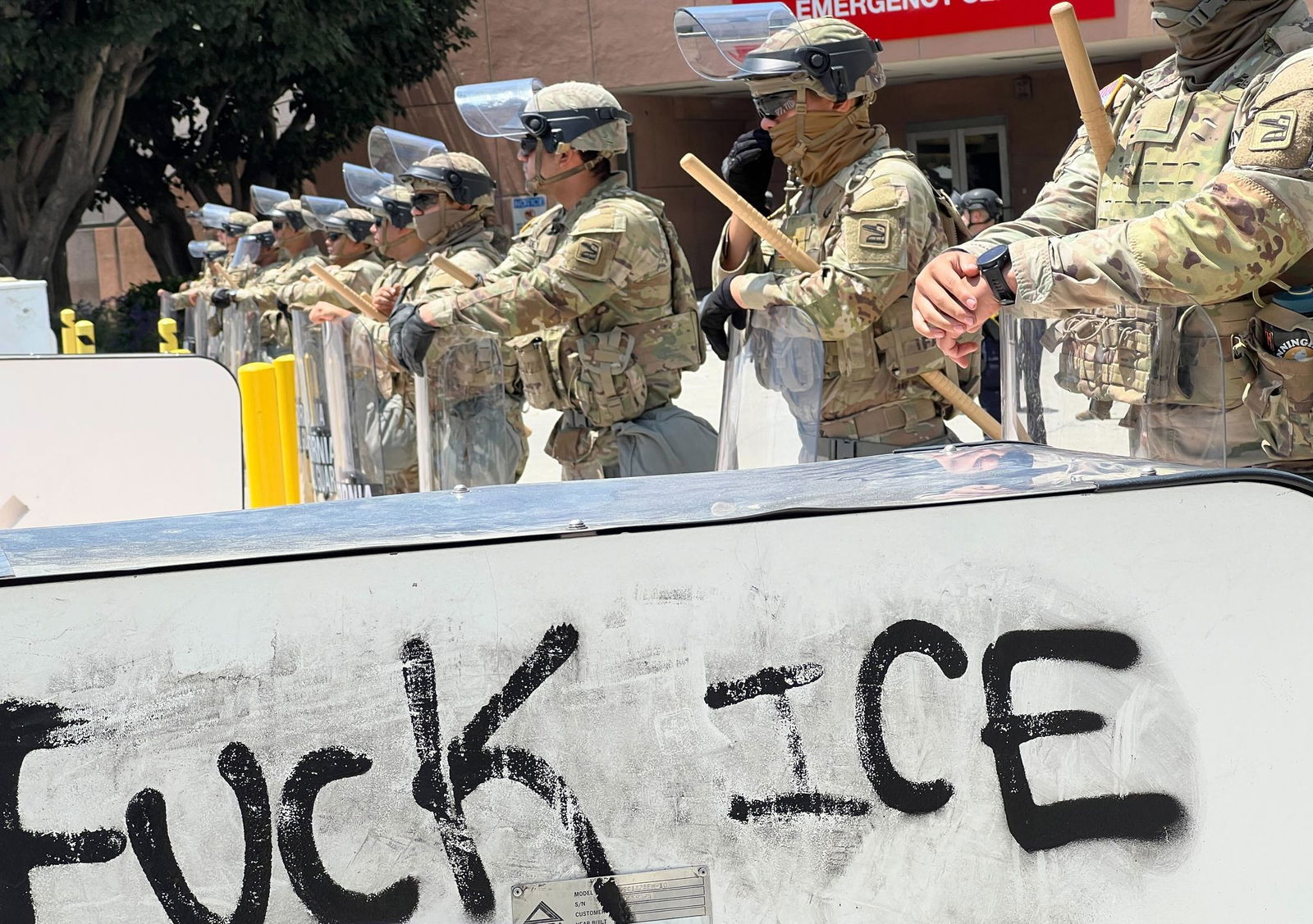 Die Nationalgarde stellt sich im Zentrum von LA auf